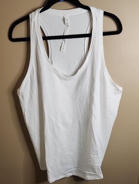 lululemon Love Tank II in White. Size 18. #W1DAGS